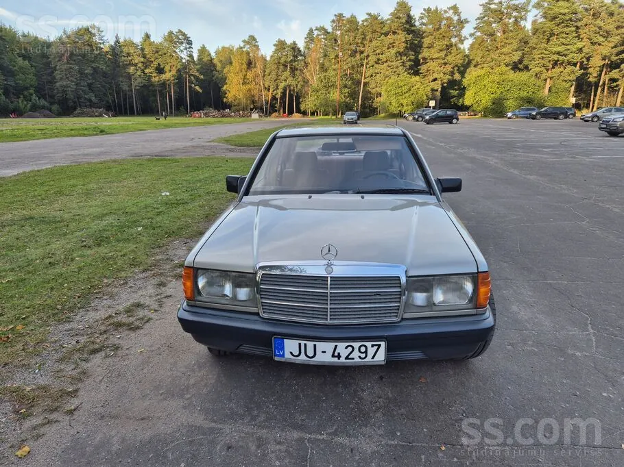 Mercedes-Benz 190 1986 photo 4