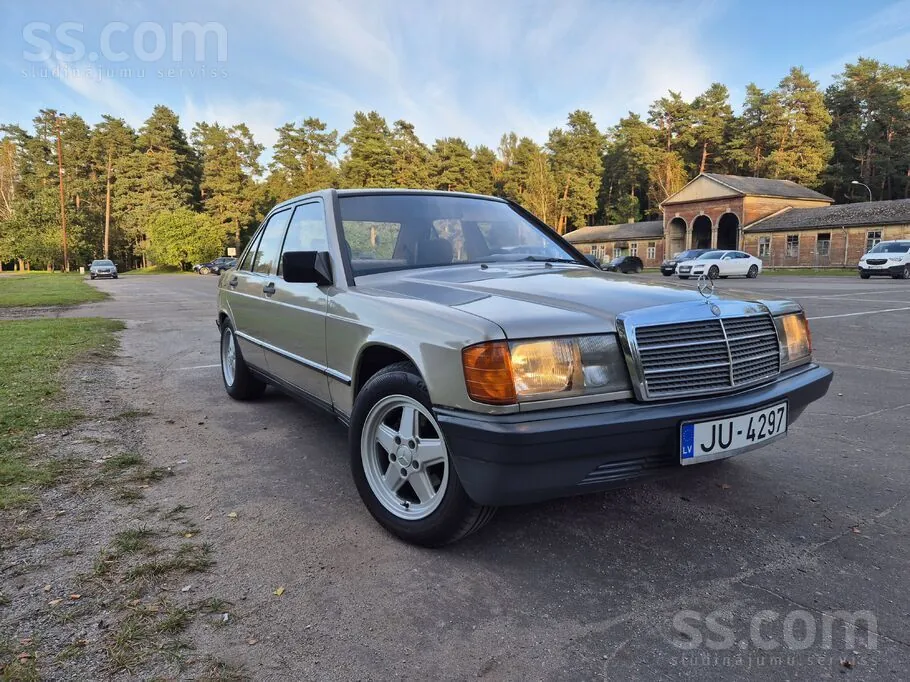Mercedes-Benz 190 1986 photo 2