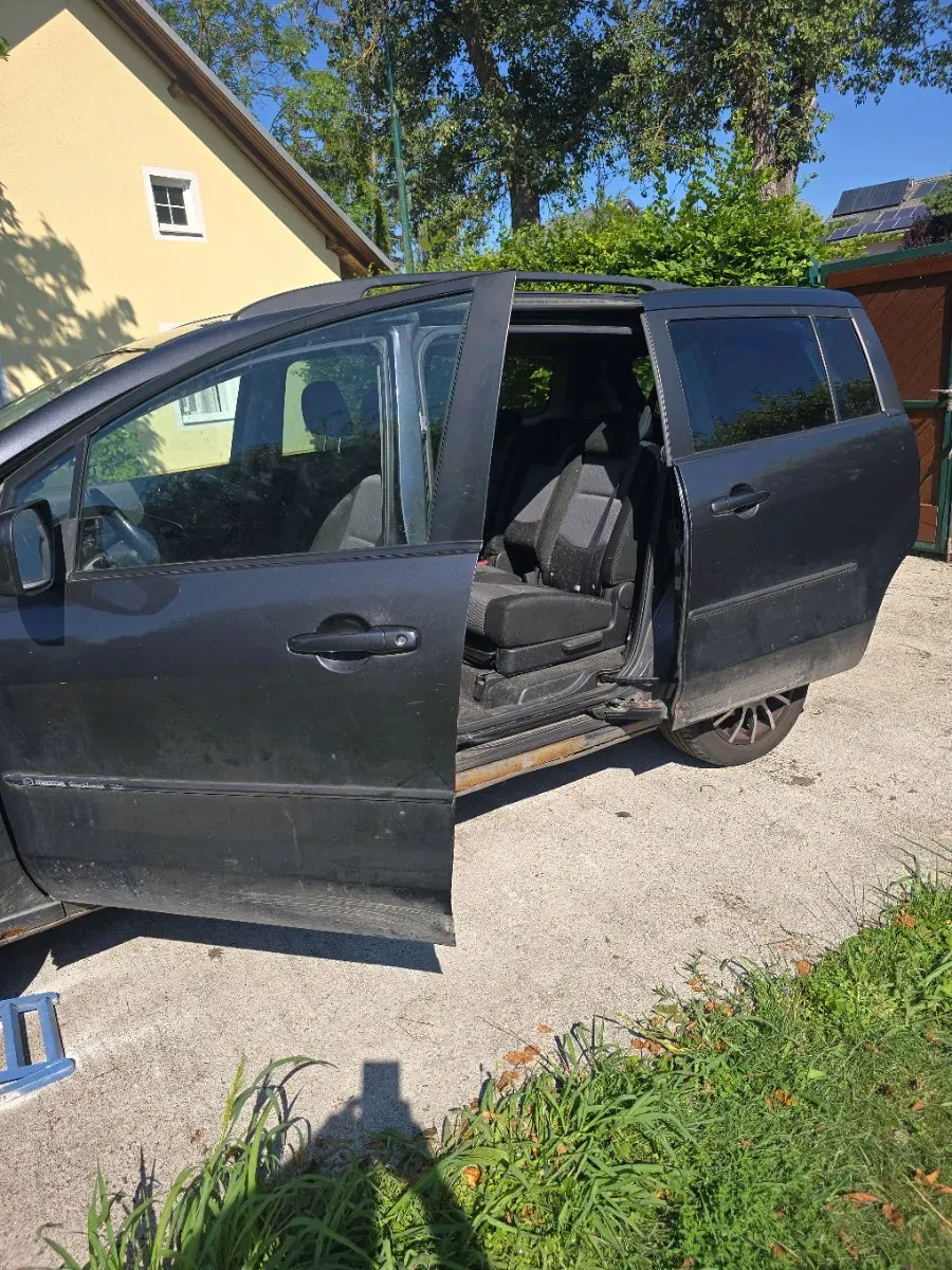 Mazda Mazda5 2005 photo 3