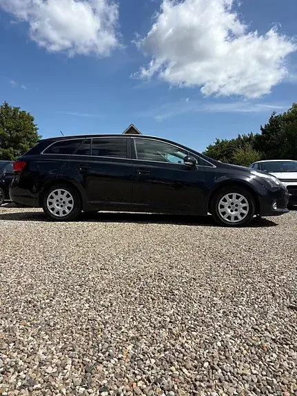 Toyota Avensis 2014 photo 4