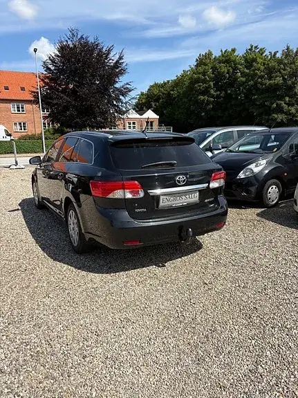 Toyota Avensis 2014 photo 2