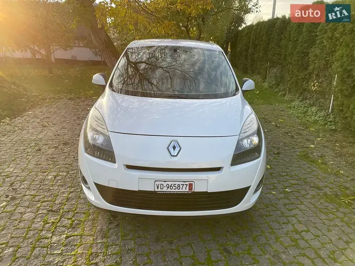 Renault Grand Scenic 2011 photo 2