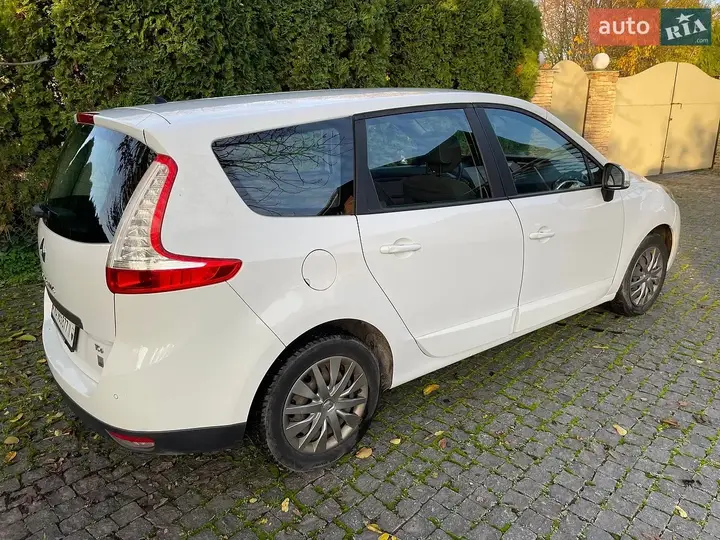Renault Grand Scenic 2011 photo 5