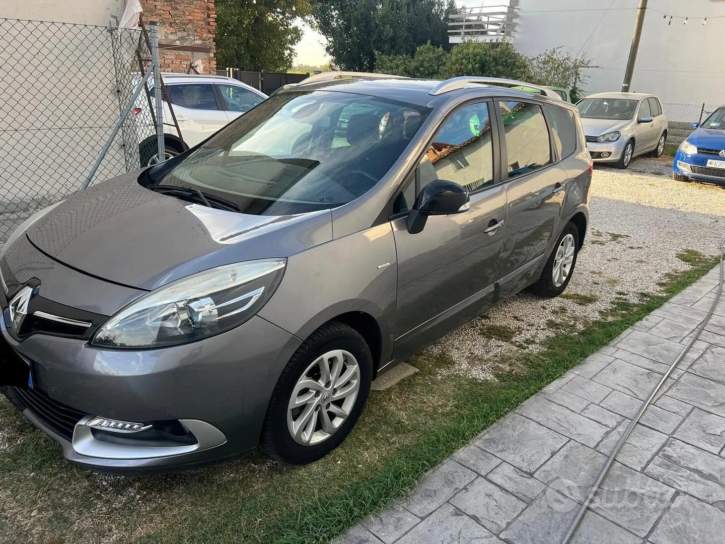 Renault Scenic 2015 photo 2