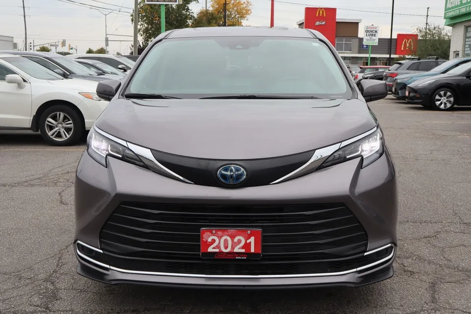 Toyota Sienna 2021 photo 2