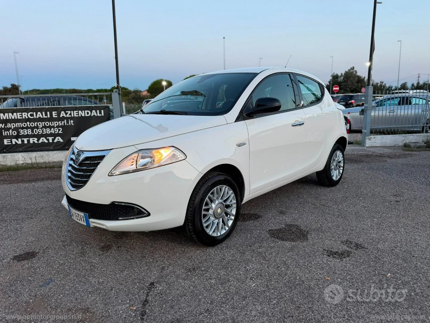 Lancia Ypsilon 2014 photo 2