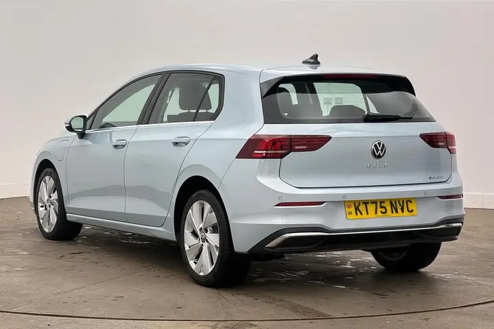 Volkswagen Golf 2026 photo 3