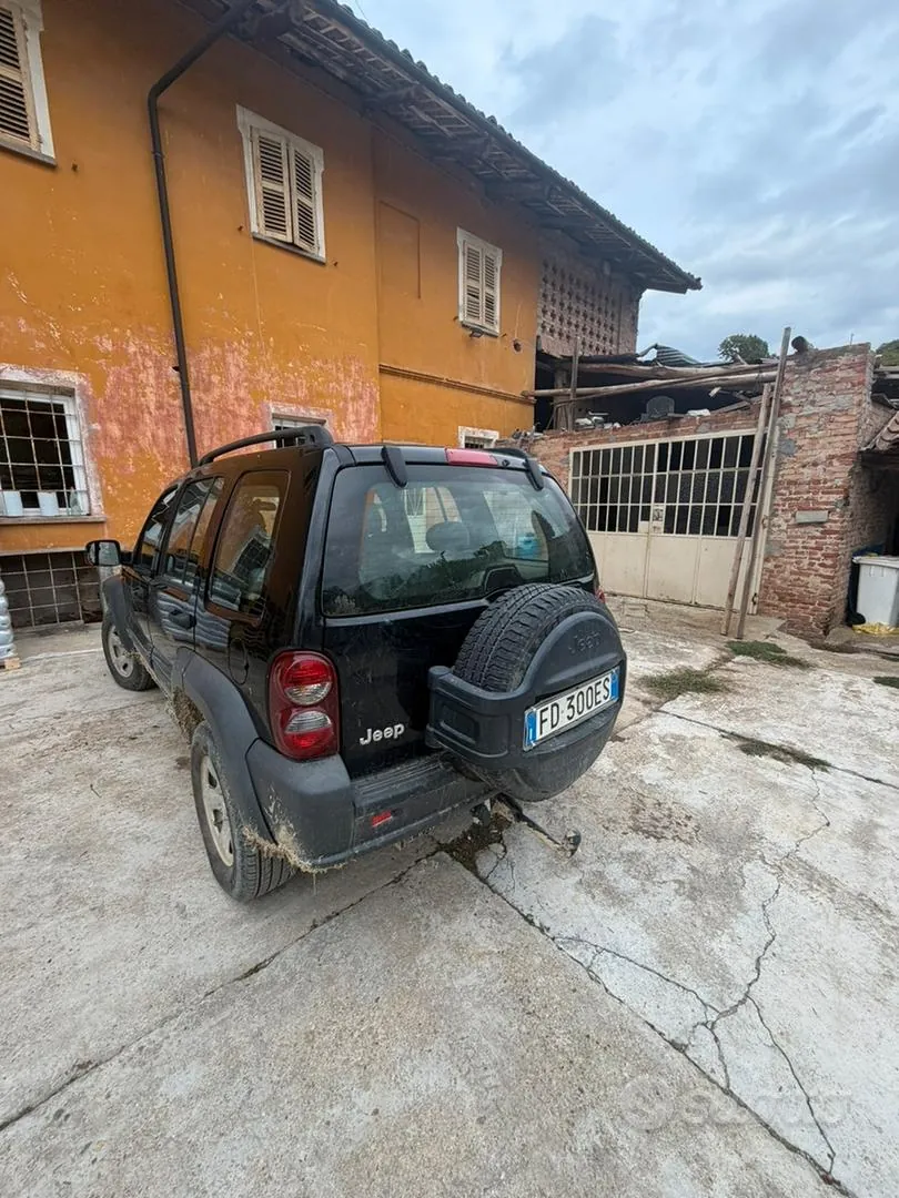 Jeep Cherokee 2006 photo 3