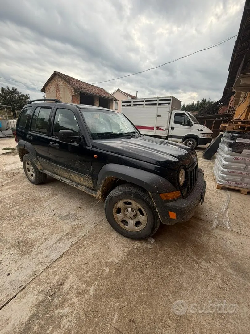 Jeep Cherokee 2006 photo 2