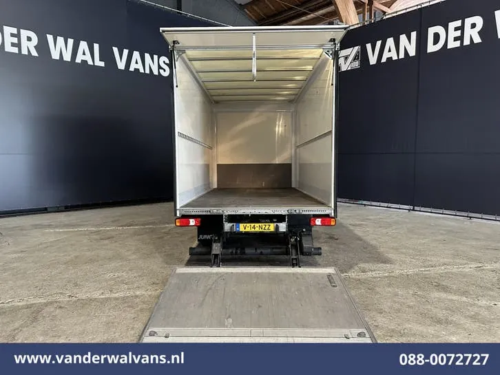 Iveco Daily 2023 photo 2