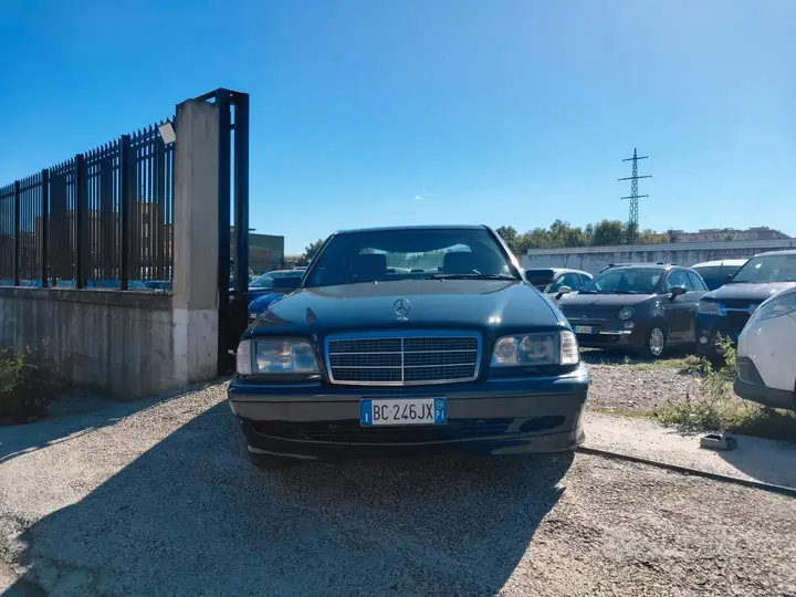 Mercedes-Benz C 250 1999 photo 2