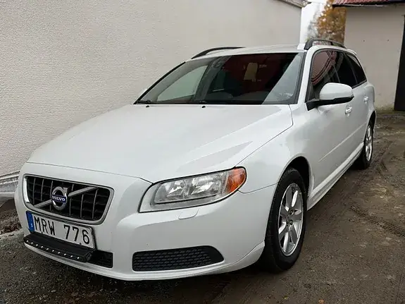 Volvo V70 2012 photo 2