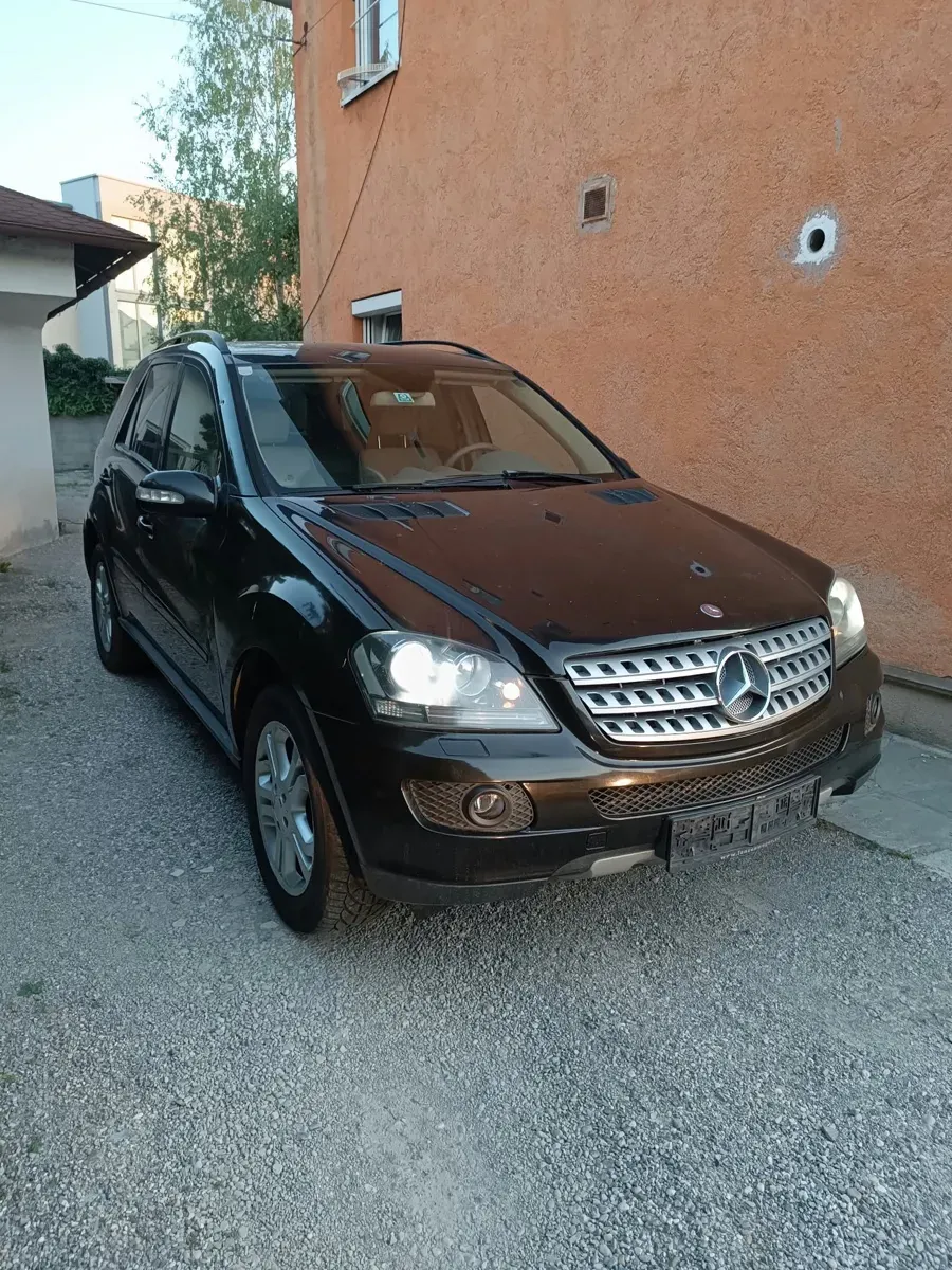 Mercedes-Benz M-Class 2008 photo 2