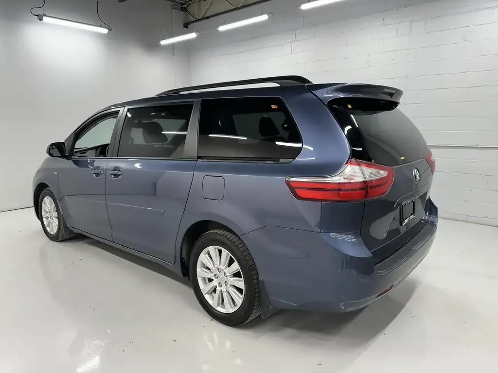 Toyota Sienna 2017 photo 4