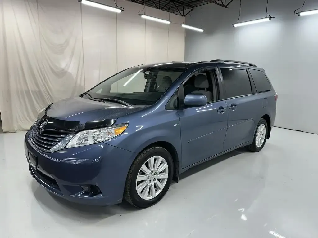 Toyota Sienna 2017 photo 3