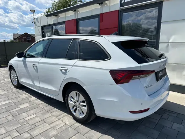 Skoda Octavia Combi 2022 photo 3