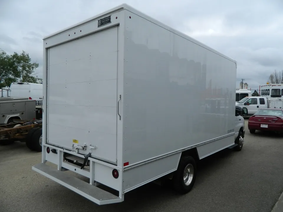 Ford E-450 2023 photo 4