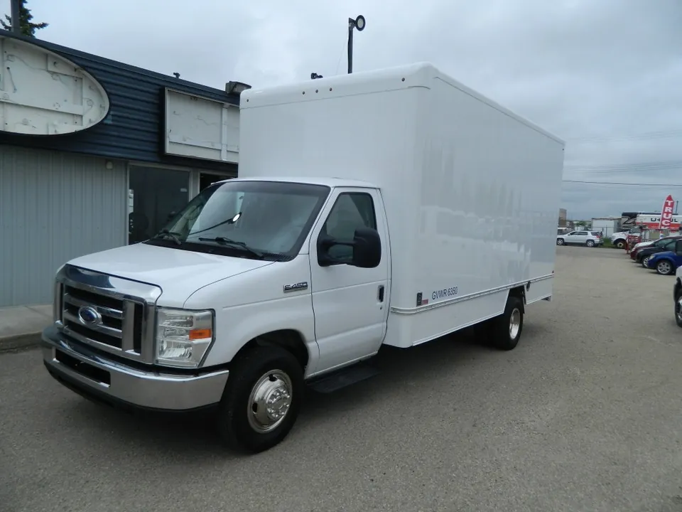 Ford E-450 2023 photo 2
