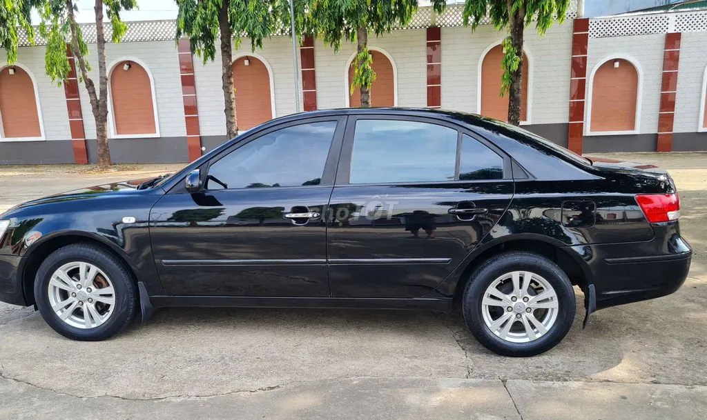 Hyundai Sonata 2009 photo 2