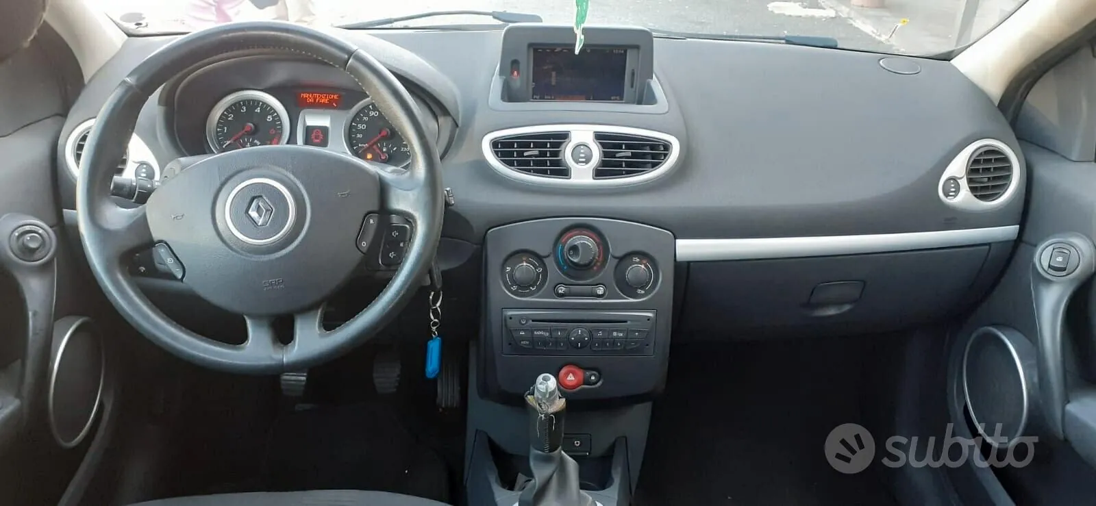Renault Clio 2010 photo 5
