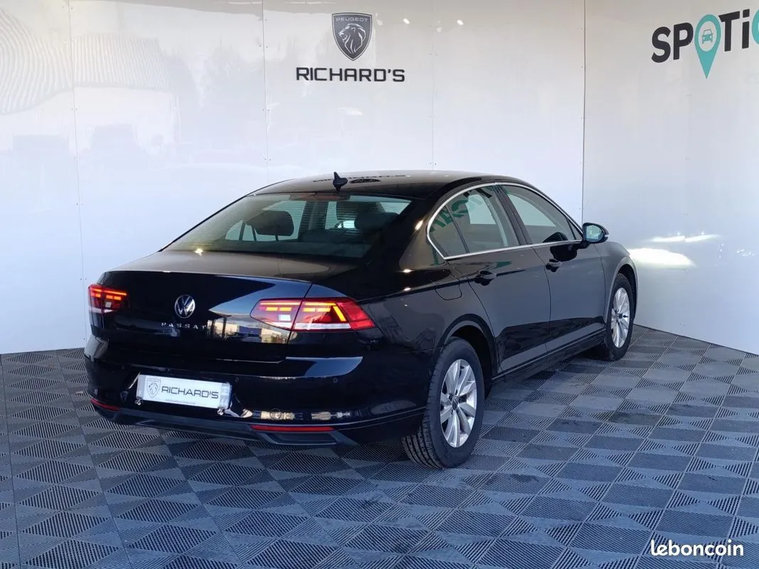 Volkswagen Passat 2022 photo 3