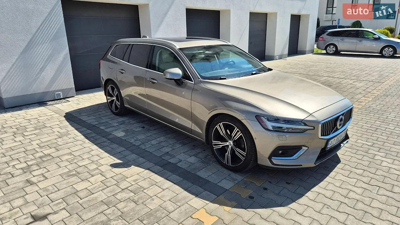 Volvo V60 2020 photo 2