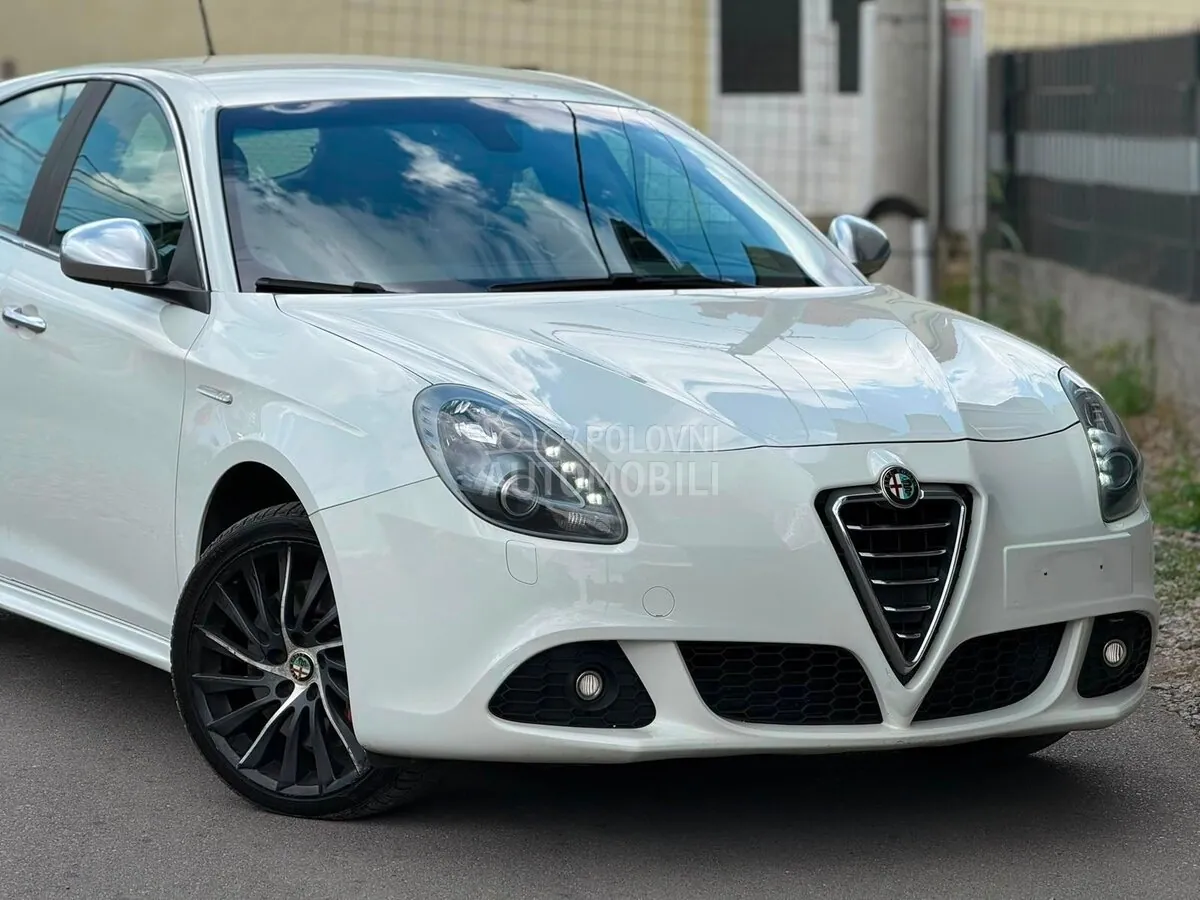 Alfa Romeo Giulietta 2011 photo 3