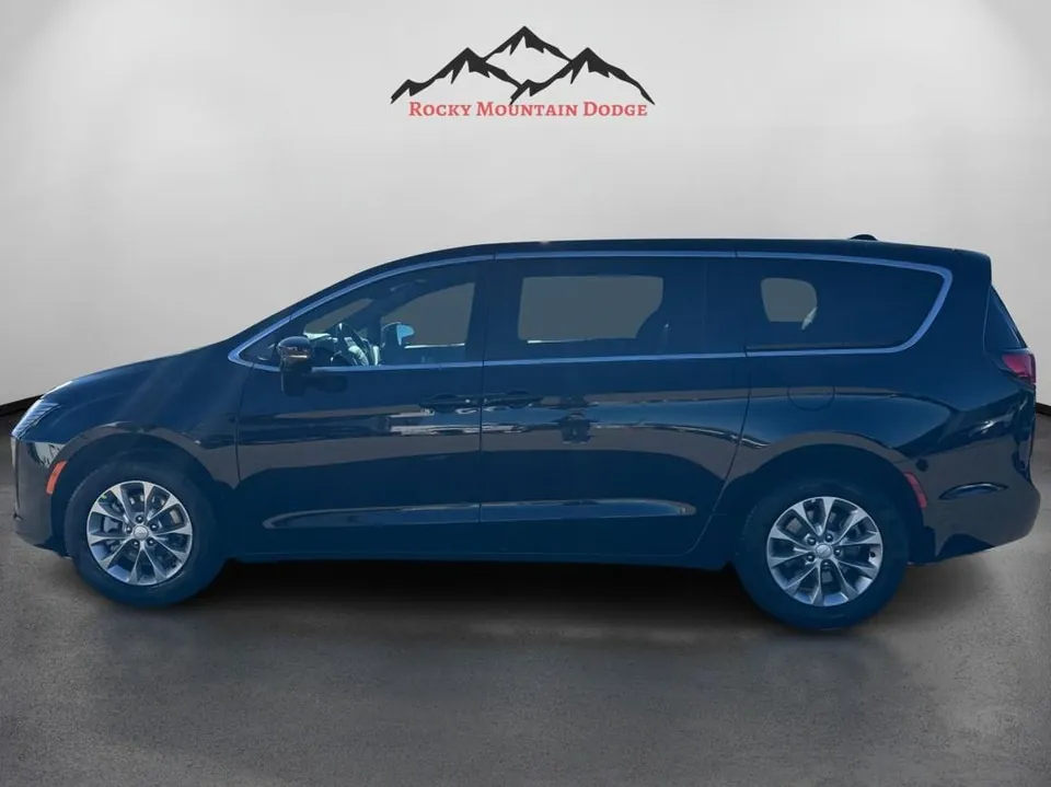 Chrysler Pacifica 2027 photo 2