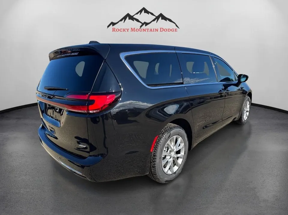 Chrysler Pacifica 2027 photo 5