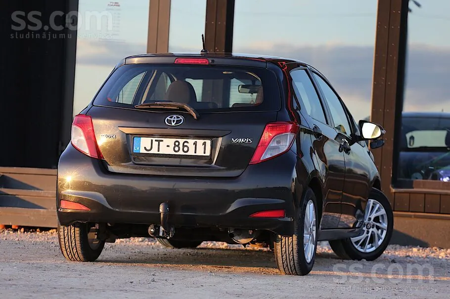 Toyota Yaris 2012 photo 2