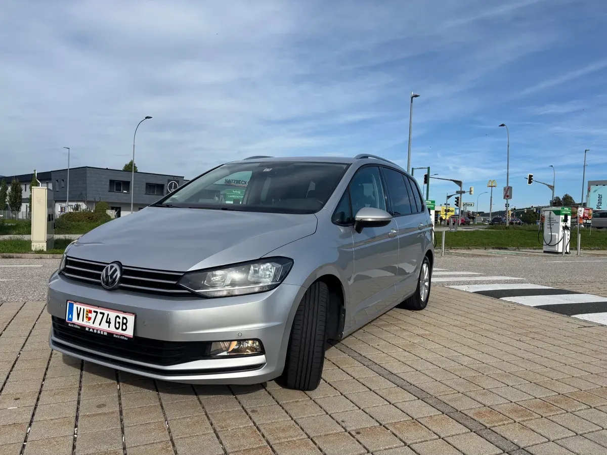 Volkswagen Touran 2016 photo 2