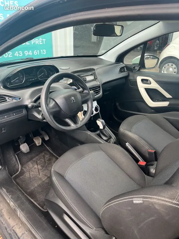 Peugeot 208 2018 photo 3