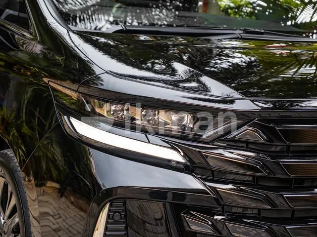 Toyota Vellfire 2024 photo 4