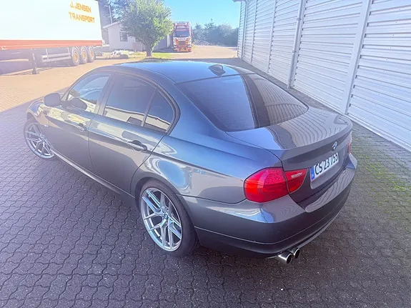 BMW 320I 2009 photo 3