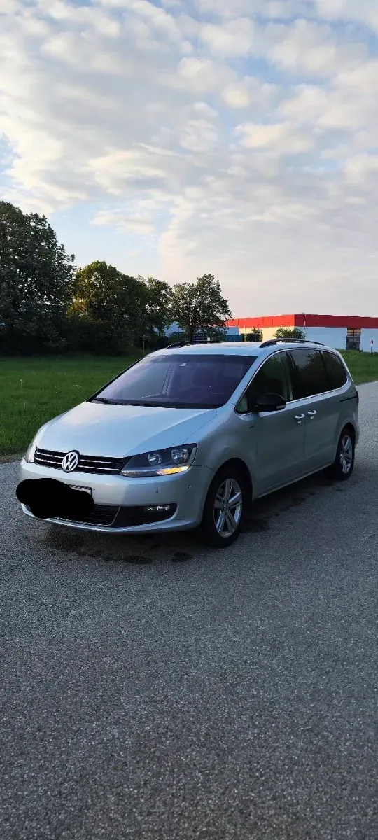 Volkswagen Sharan 2012 photo 2