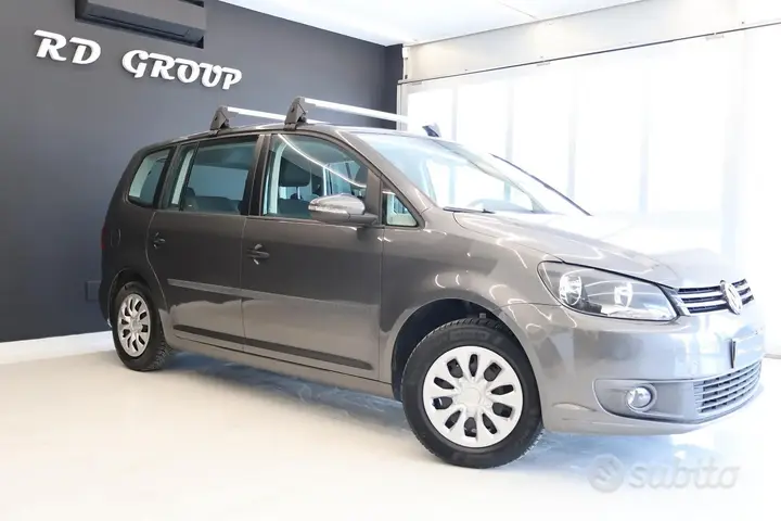 Volkswagen Touran 2011 photo 3