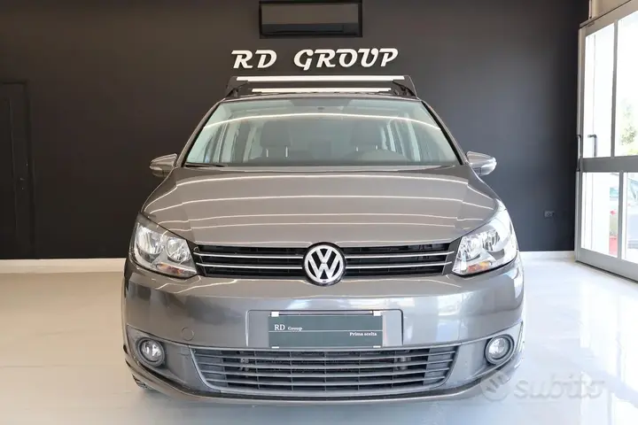 Volkswagen Touran 2011 photo 2
