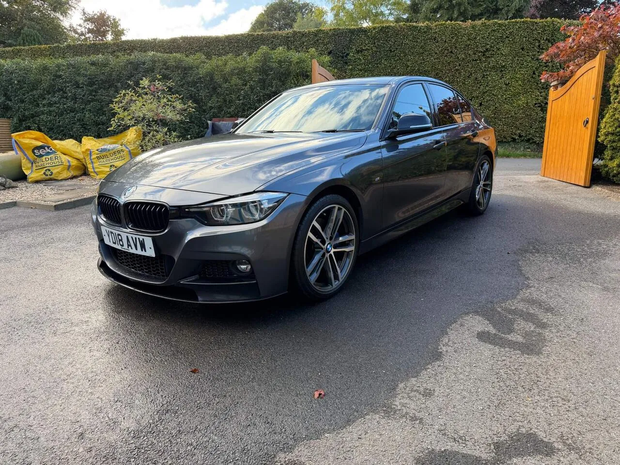 BMW 3 Series 2018 photo 2