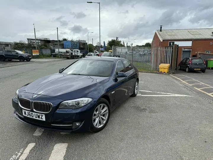 BMW 5 Series 2010 photo 2