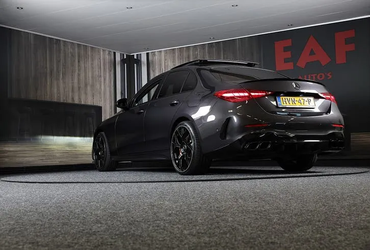 Mercedes-Benz C-Class 2025 photo 3