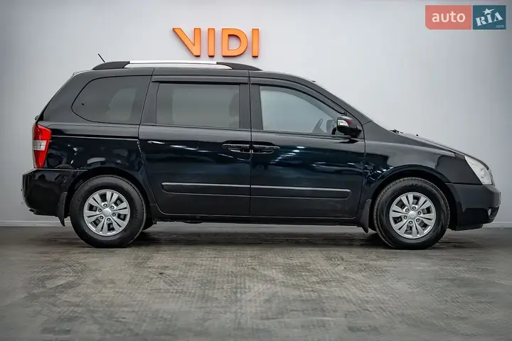 Kia Carnival 2012 photo 4