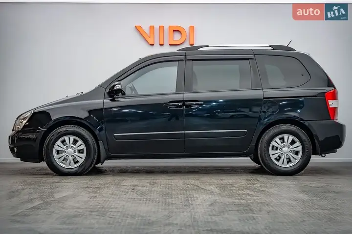 Kia Carnival 2012 photo 3