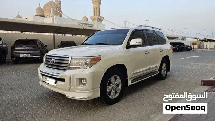 Toyota Land Cruiser 2013 photo 2