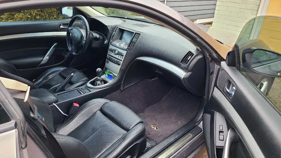 Infiniti G37 2008 photo 2