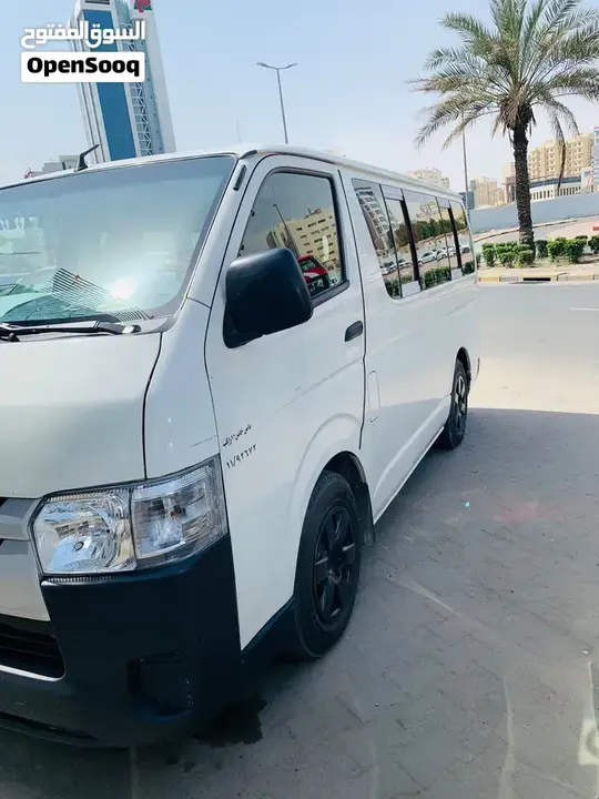 Toyota Hiace 2013 photo 2