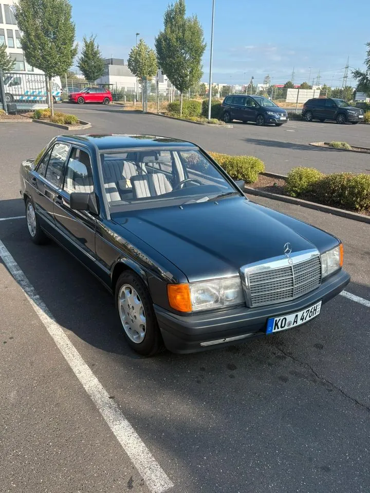 Mercedes-Benz 190 E