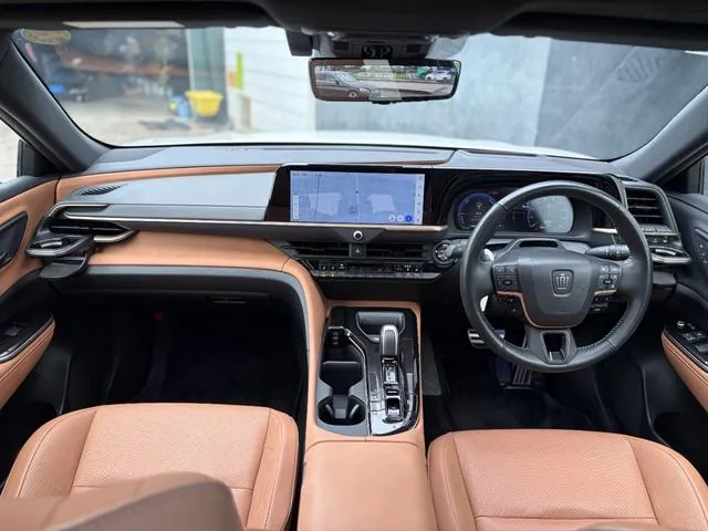 Toyota Crown Sport Z 2024 photo 3