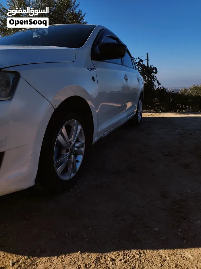 Skoda Rapid 2014 photo 4