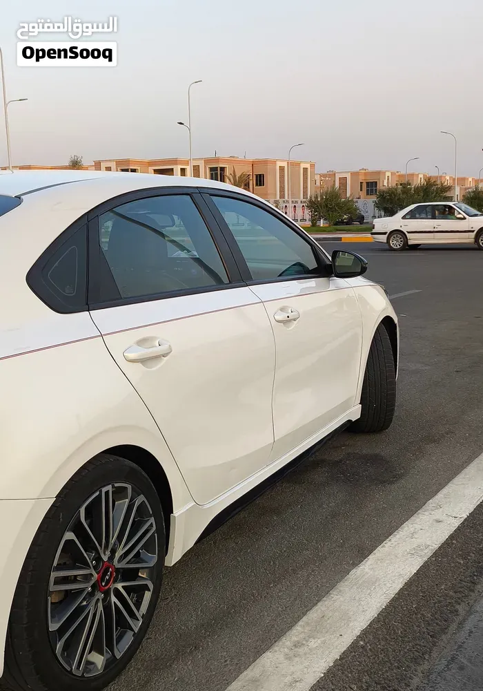 Kia Forte 2023 photo 2