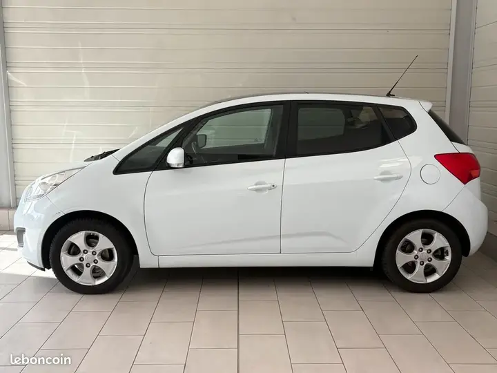 Kia Venga 2015 photo 5